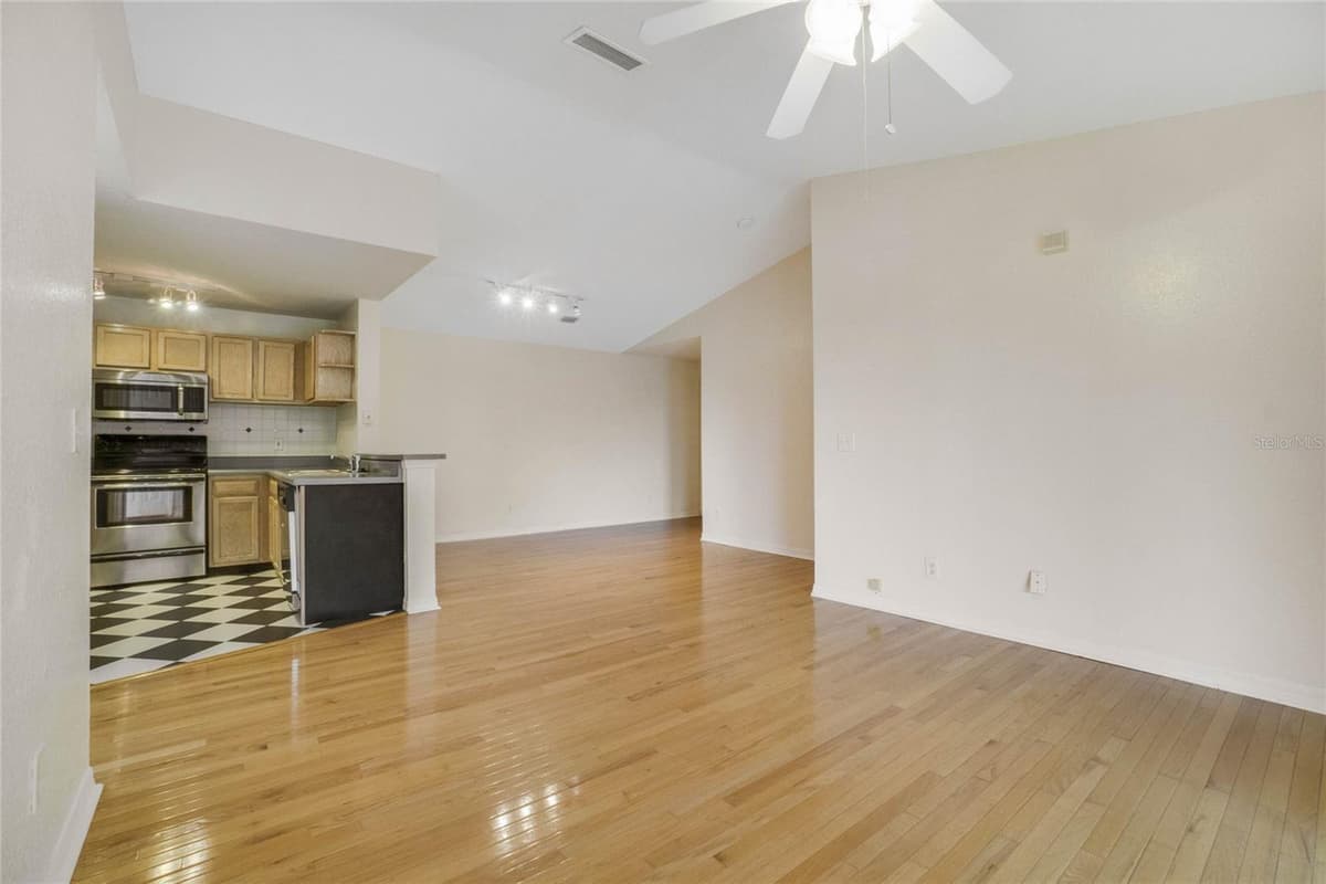 7524 SEURAT STREET — photo 8 of 34