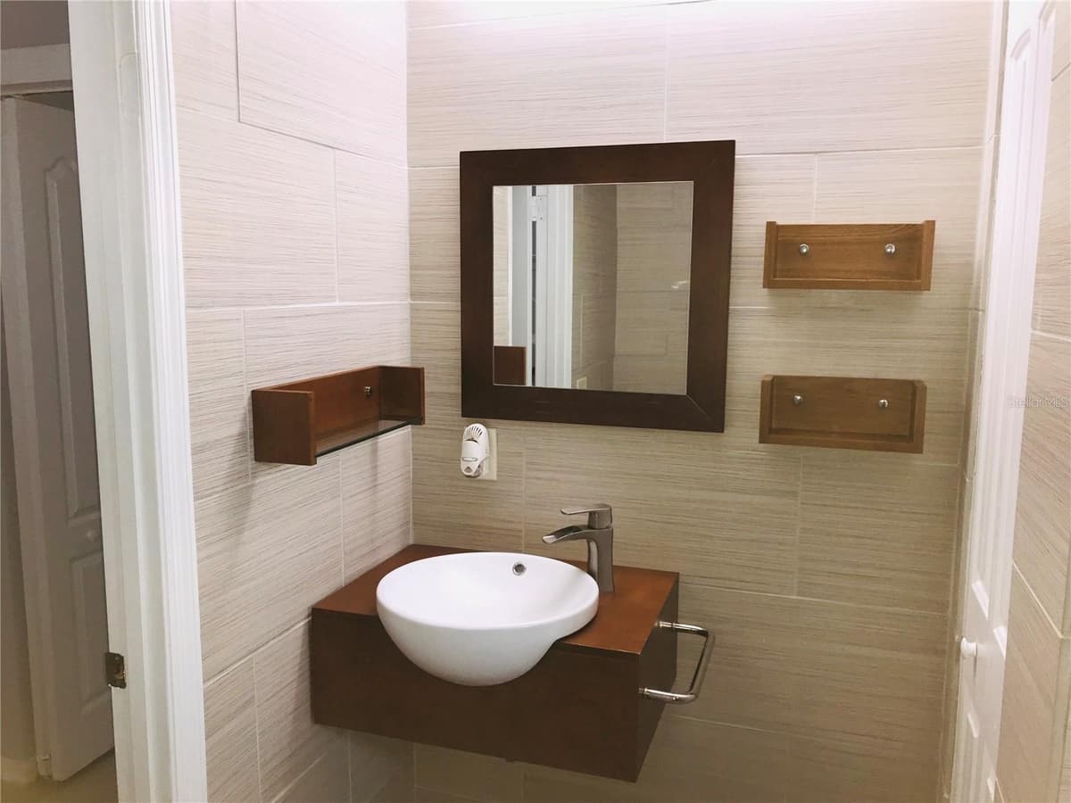 10425 LA MIRAGE COURT — photo 16 of 41