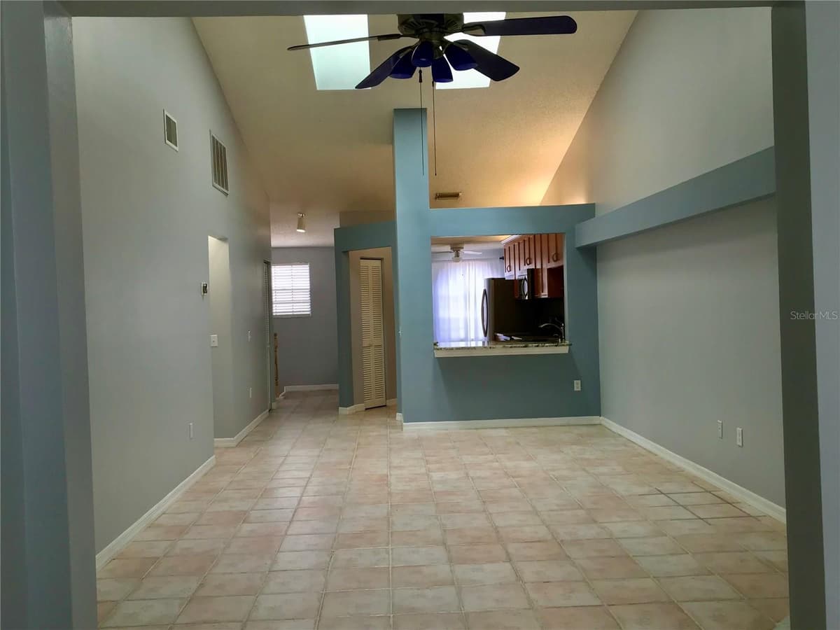 10425 LA MIRAGE COURT — photo 7 of 41