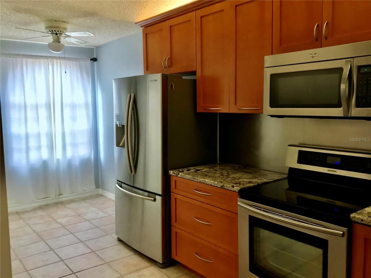 10425 LA MIRAGE COURT — photo 33 of 41
