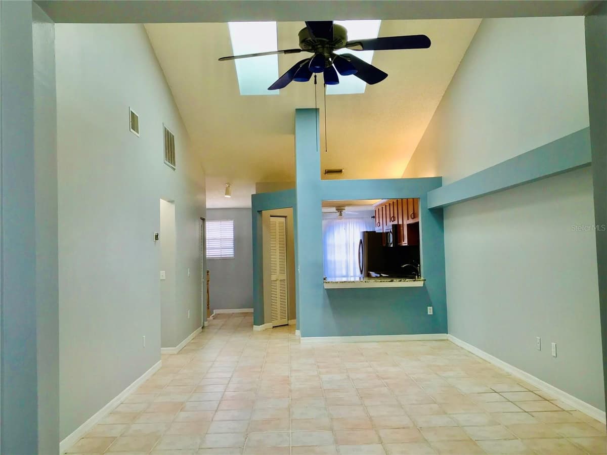 10425 LA MIRAGE COURT — photo 6 of 41