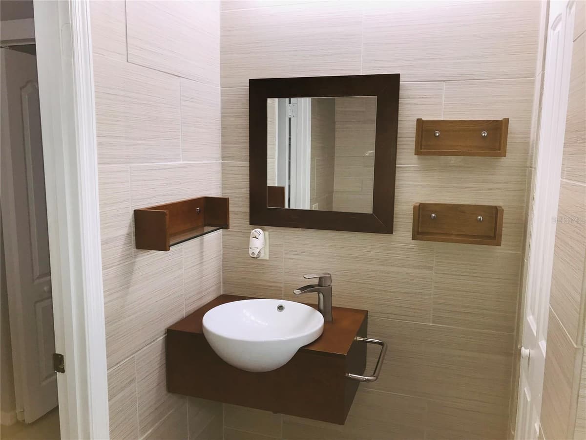 10425 LA MIRAGE COURT — photo 17 of 41