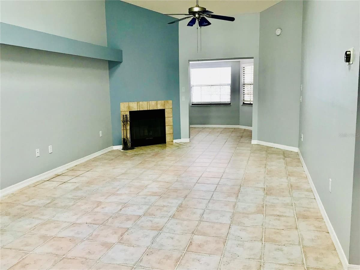 10425 LA MIRAGE COURT — photo 4 of 41