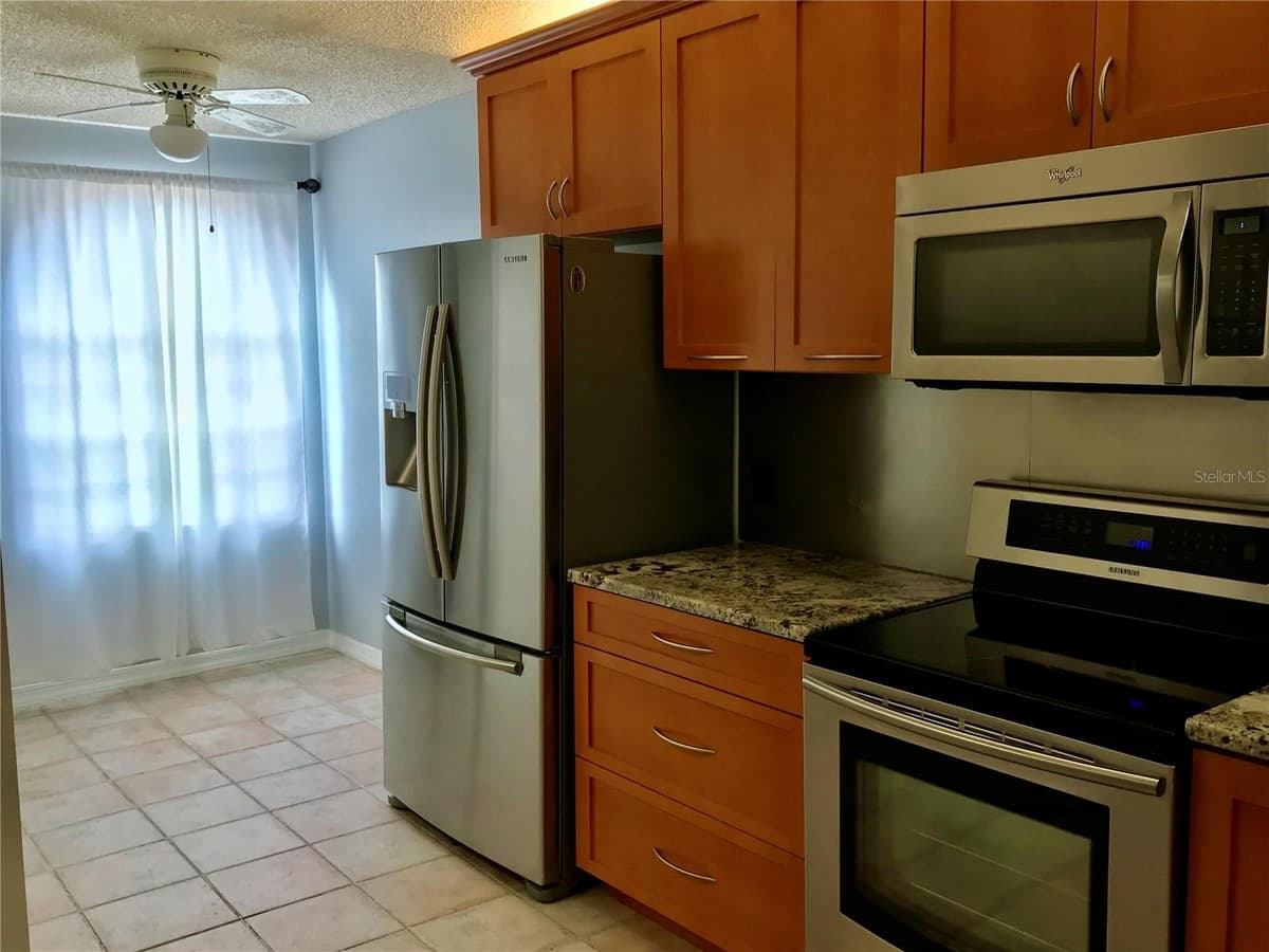 10425 LA MIRAGE COURT — photo 35 of 41