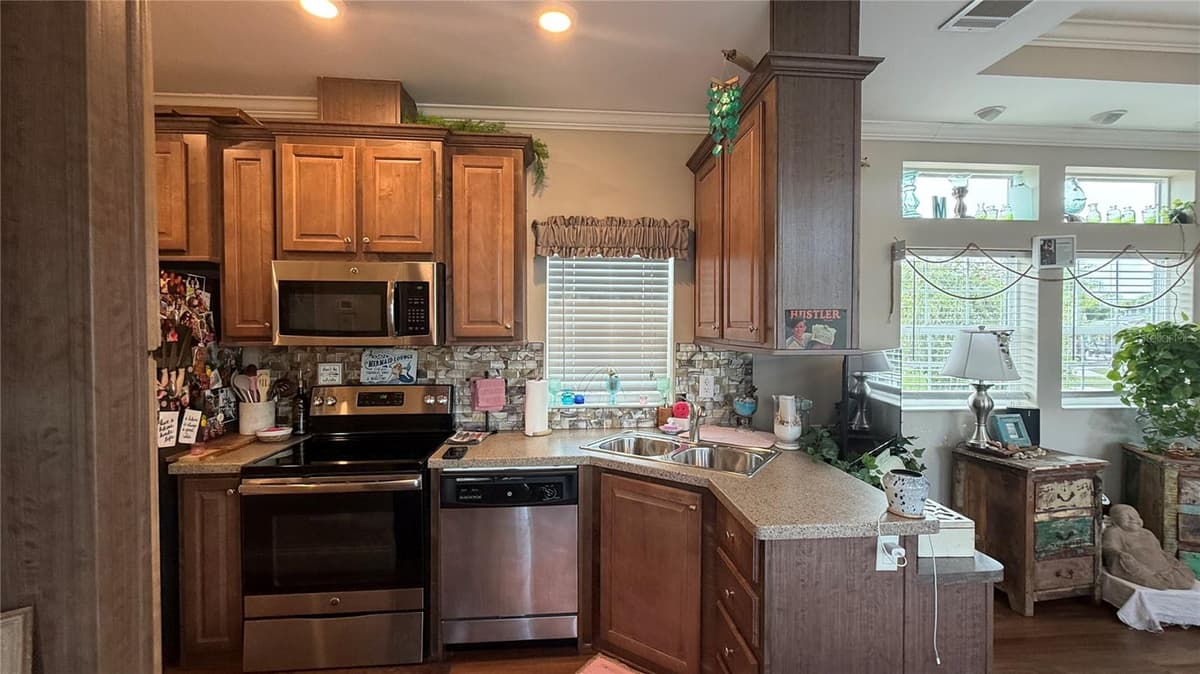6942 AMANDA VISTA CIRCLE — photo 4 of 36