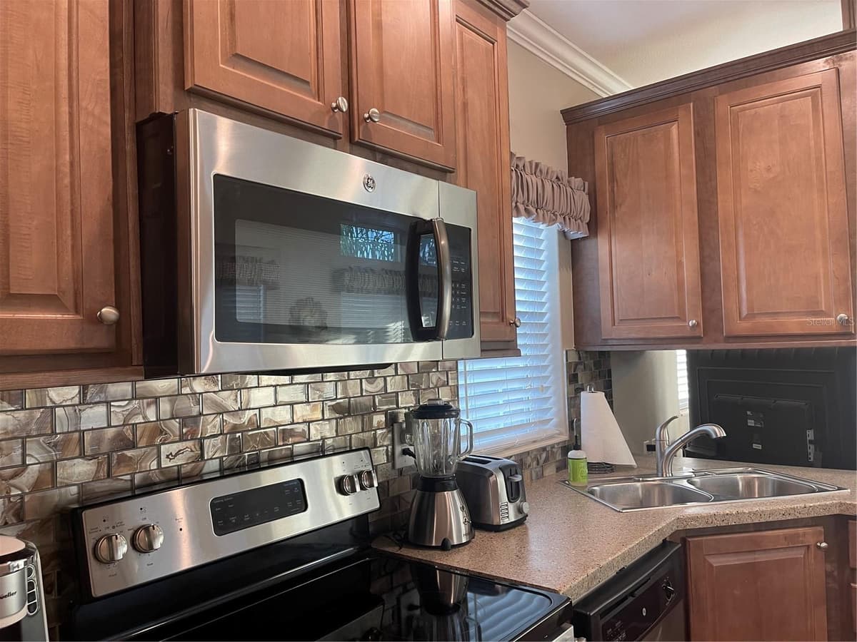 6942 AMANDA VISTA CIRCLE — photo 2 of 36