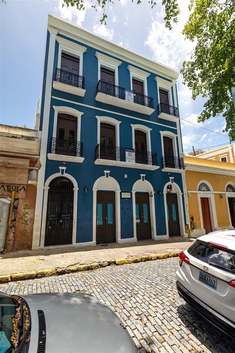9 CALLE DEL MERCADO — photo 1 of 72