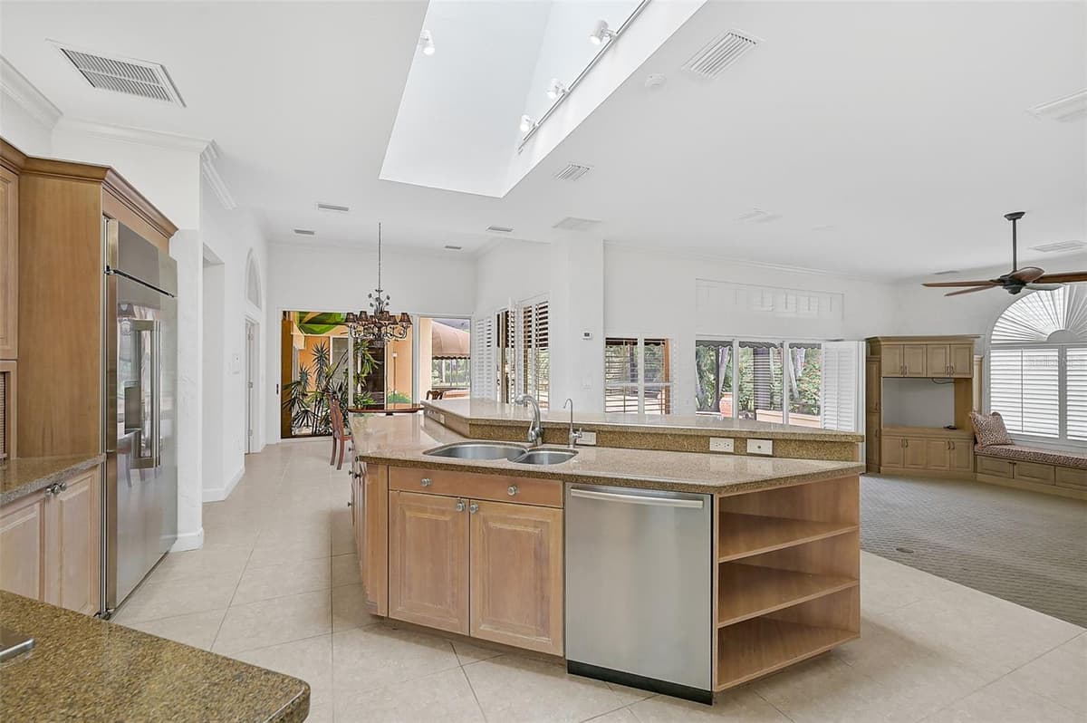 909 MACEWEN DRIVE — photo 15 of 62
