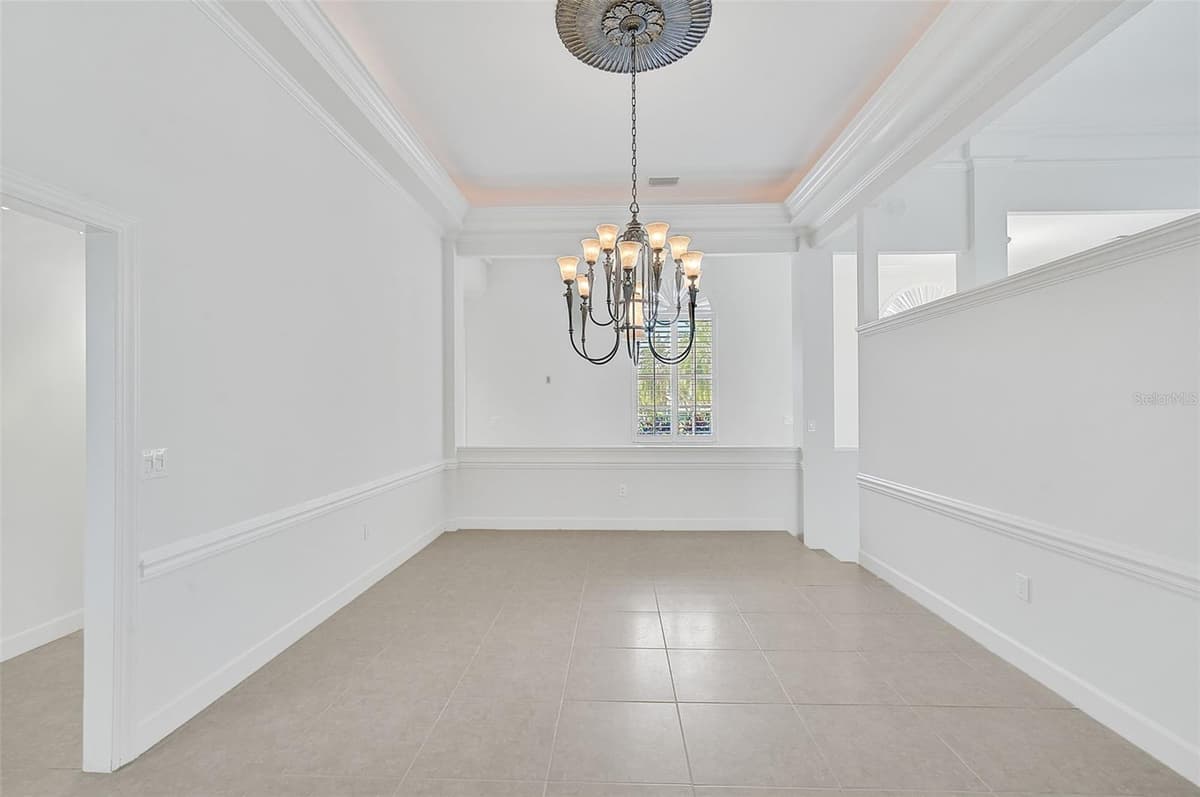 909 MACEWEN DRIVE — photo 10 of 62