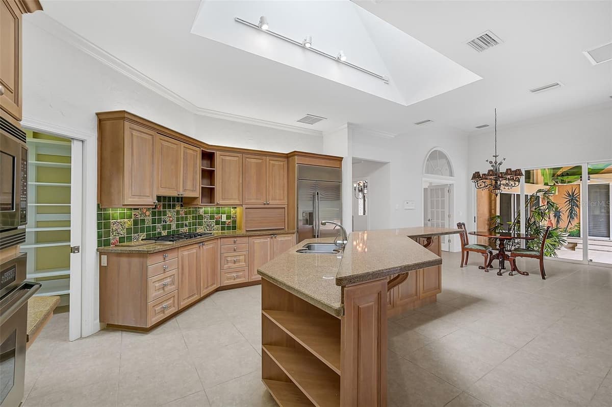 909 MACEWEN DRIVE — photo 13 of 62