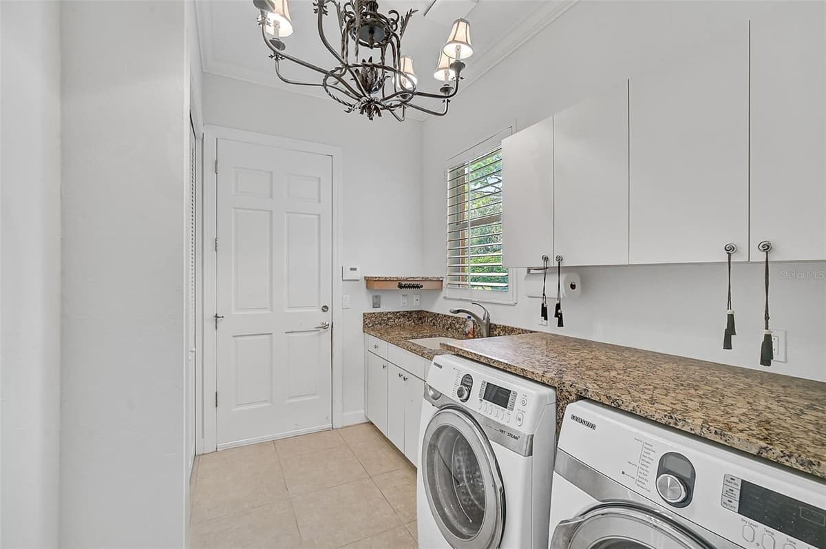 909 MACEWEN DRIVE — photo 34 of 62
