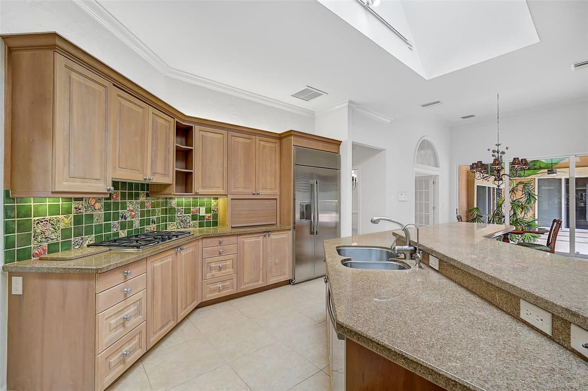 909 MACEWEN DRIVE — photo 14 of 62
