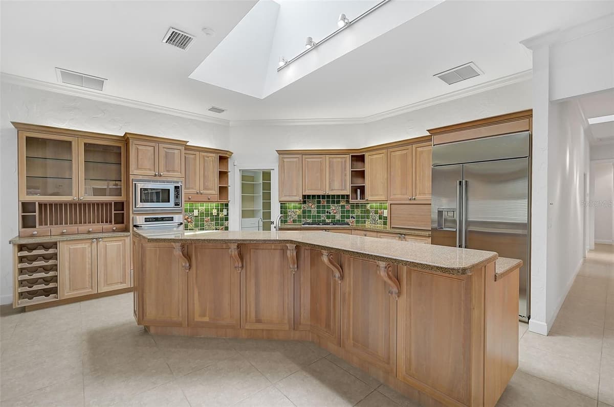 909 MACEWEN DRIVE — photo 12 of 62