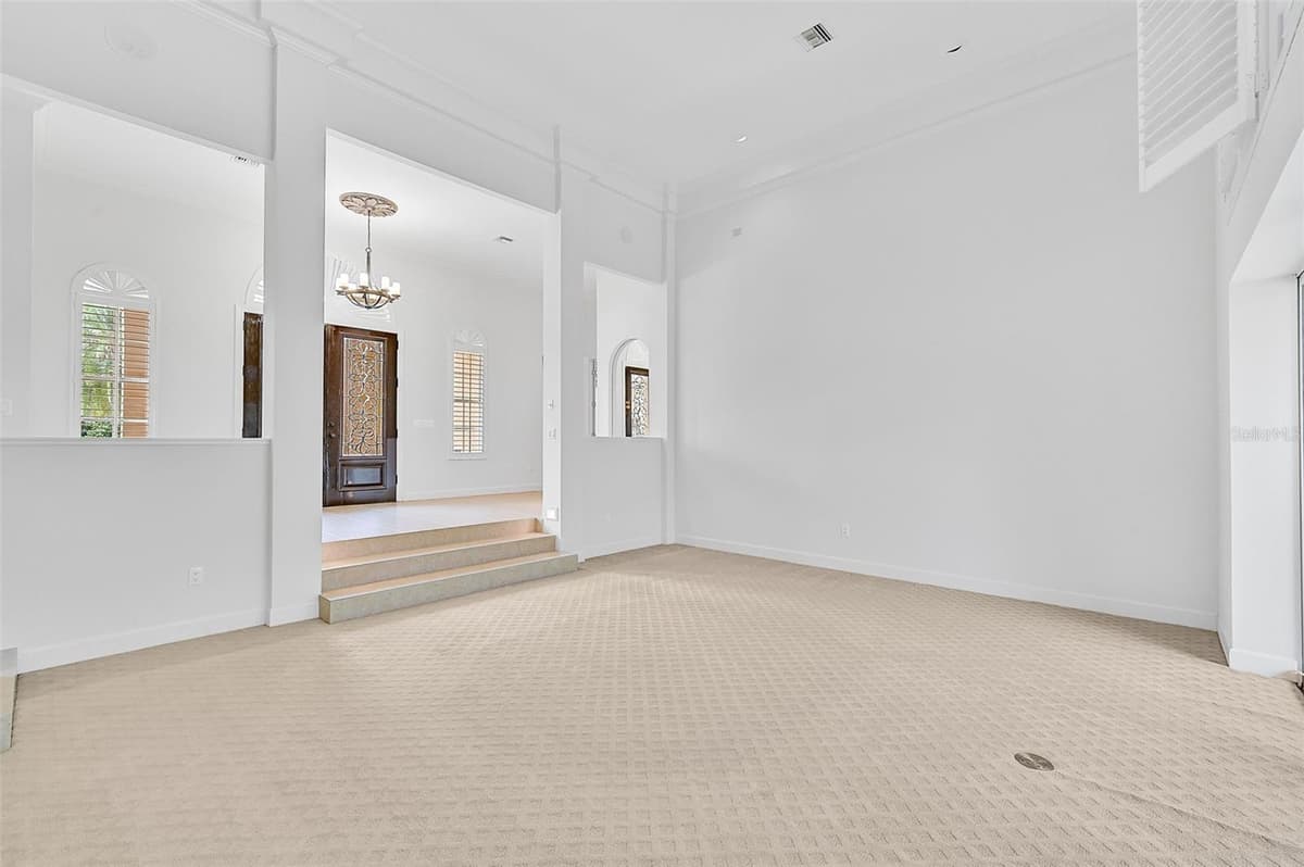 909 MACEWEN DRIVE — photo 8 of 62