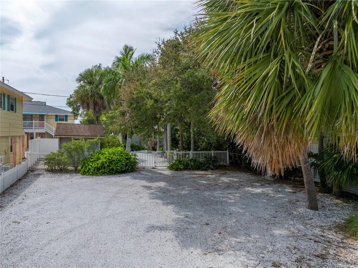 516 GULF BOULEVARD — photo 11 of 97