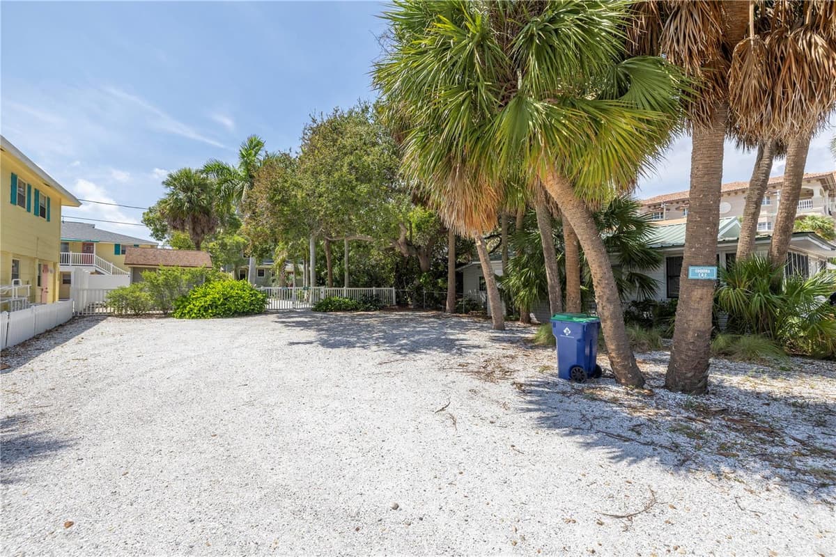 516 GULF BOULEVARD — photo 10 of 97