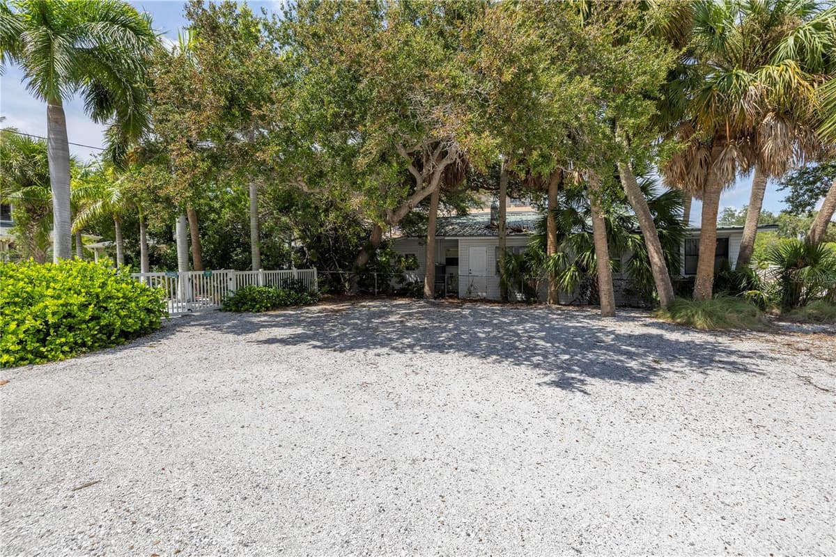 516 GULF BOULEVARD — photo 8 of 97