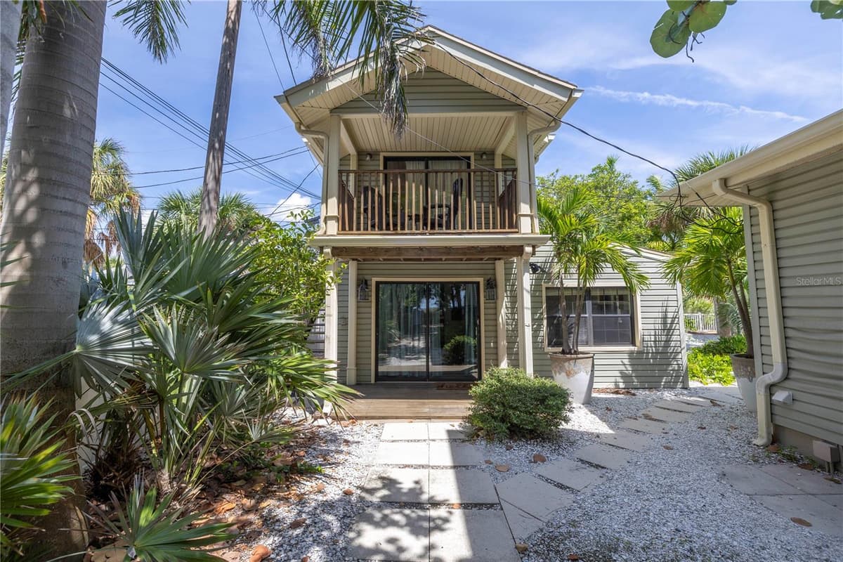 516 GULF BOULEVARD — photo 4 of 97