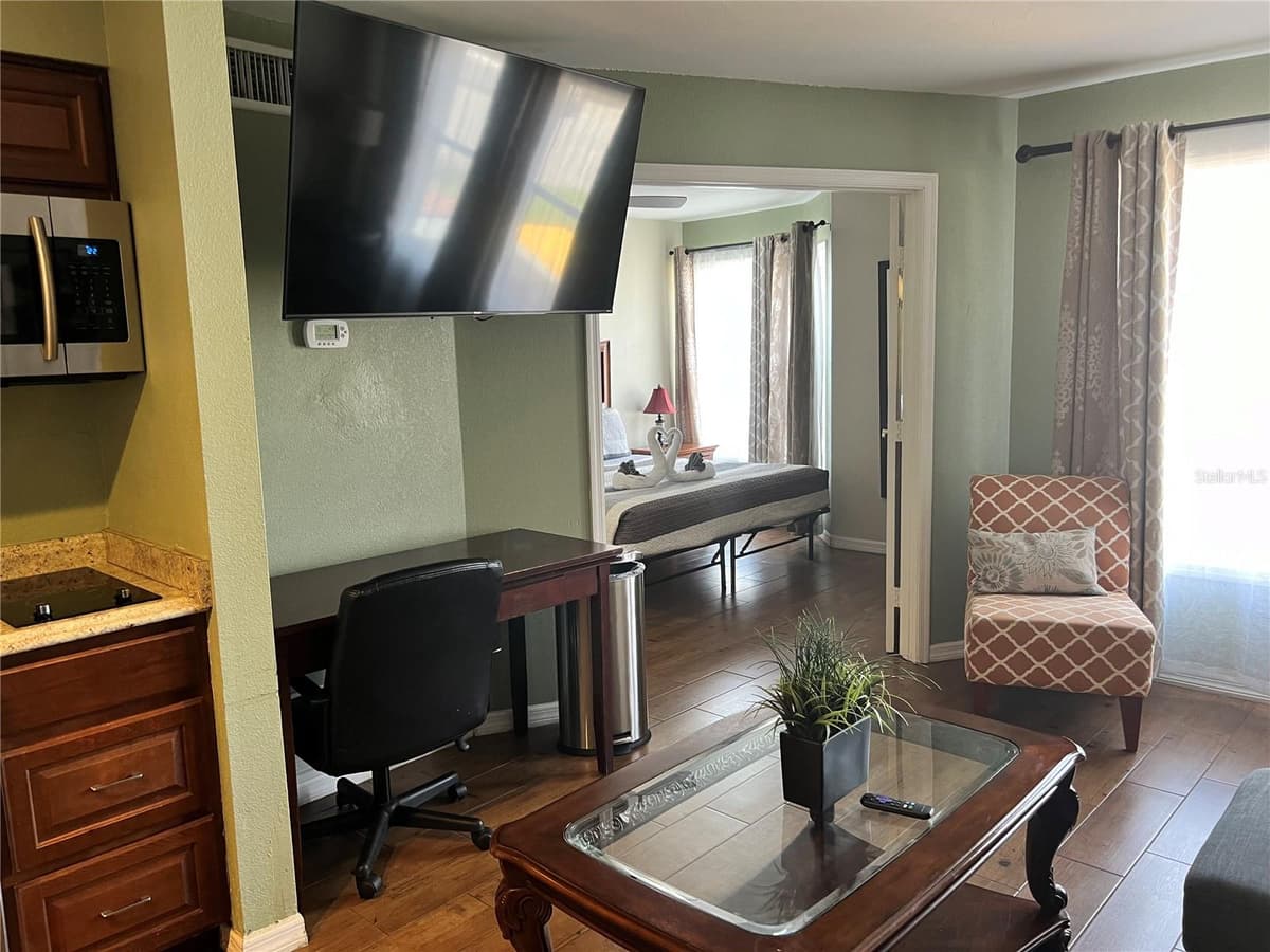 3100 PARKWAY BOULEVARD — photo 5 of 18