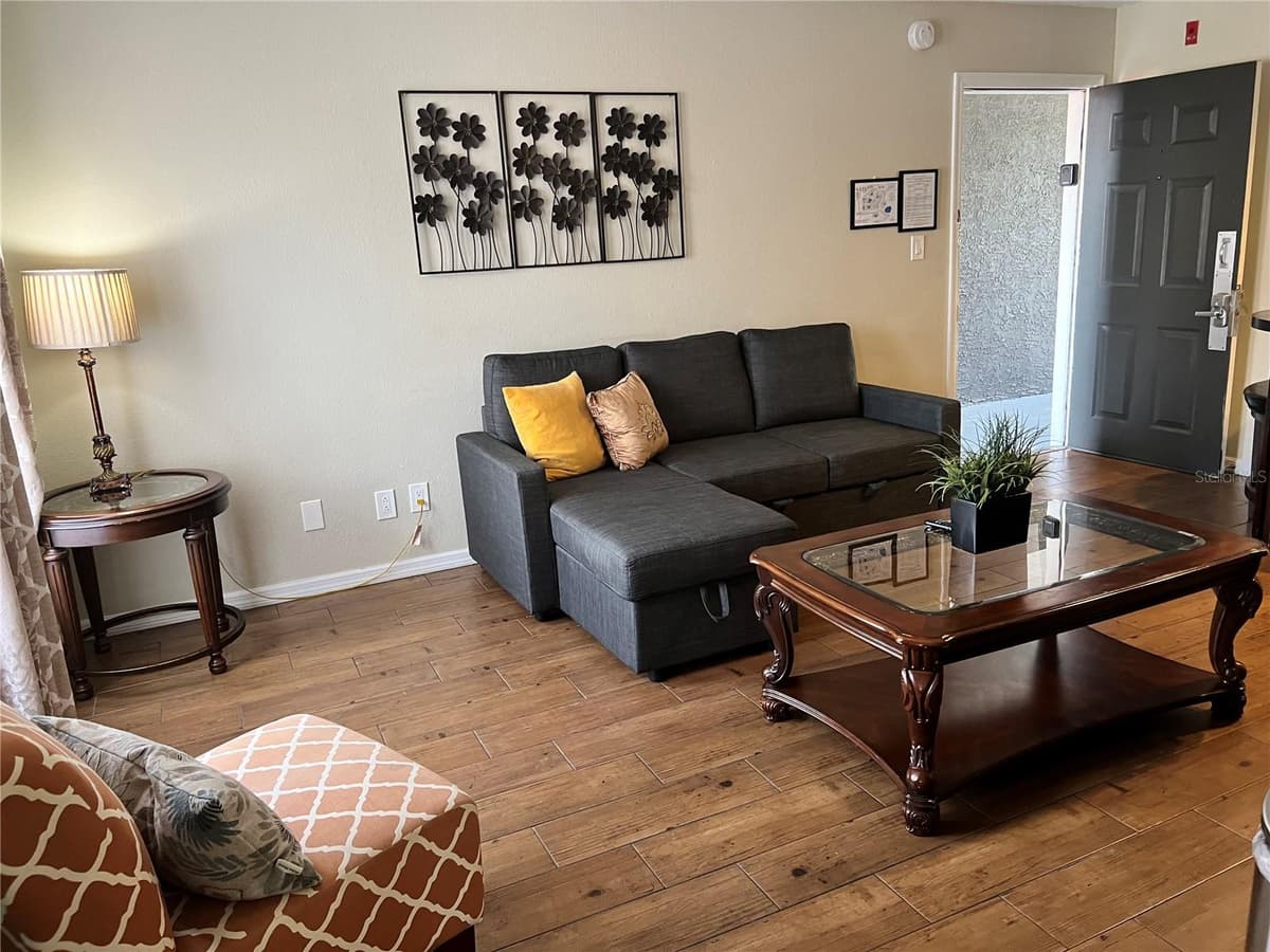 3100 PARKWAY BOULEVARD — photo 3 of 18