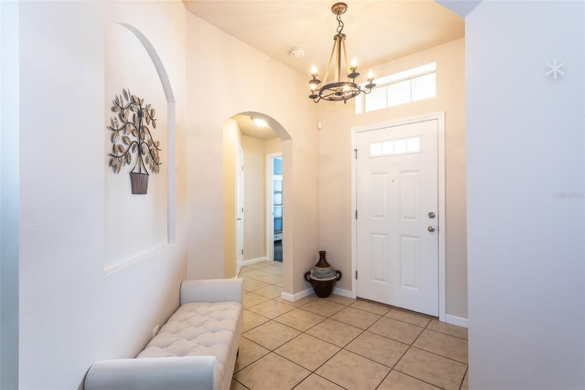 118 GOLFVIEW COURT — photo 3 of 32