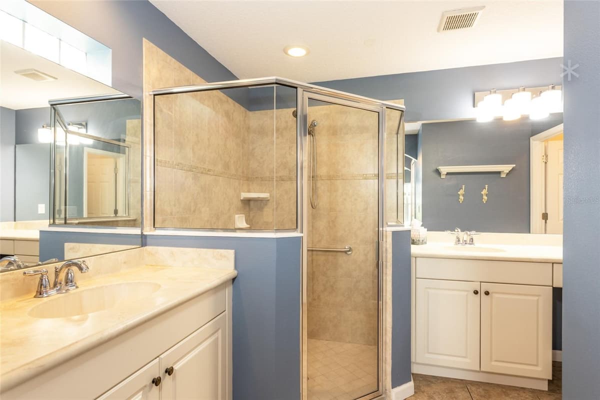 118 GOLFVIEW COURT — photo 12 of 32