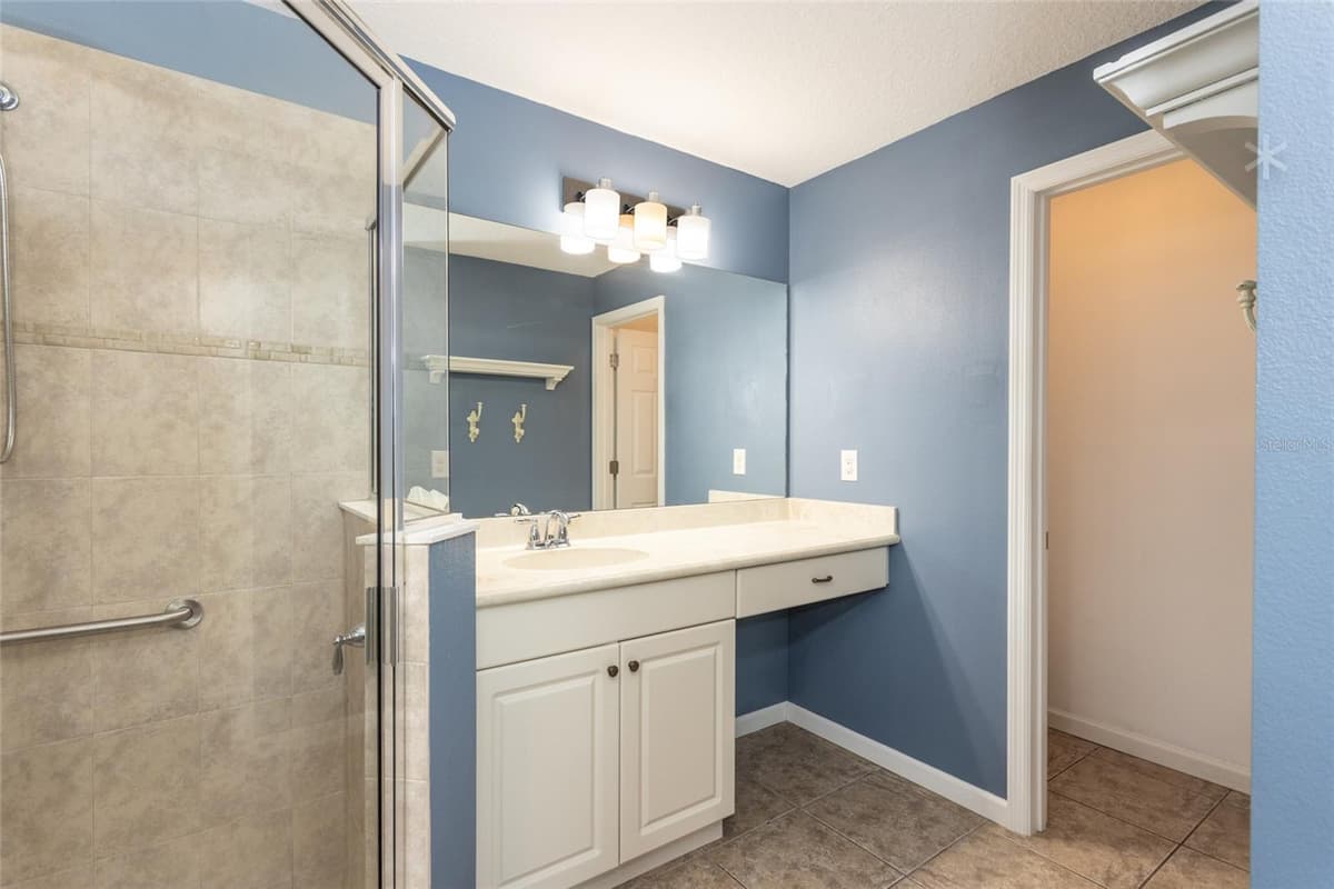 118 GOLFVIEW COURT — photo 13 of 32