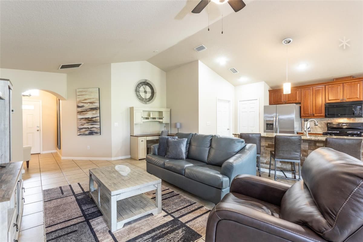 118 GOLFVIEW COURT — photo 8 of 32