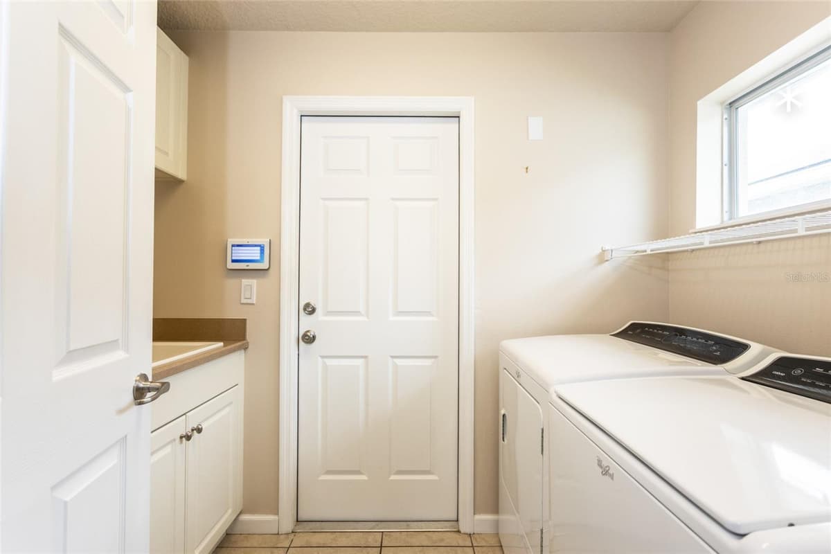 118 GOLFVIEW COURT — photo 17 of 32