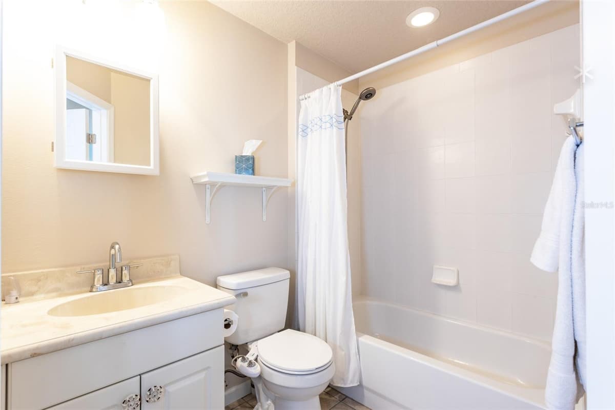 118 GOLFVIEW COURT — photo 15 of 32
