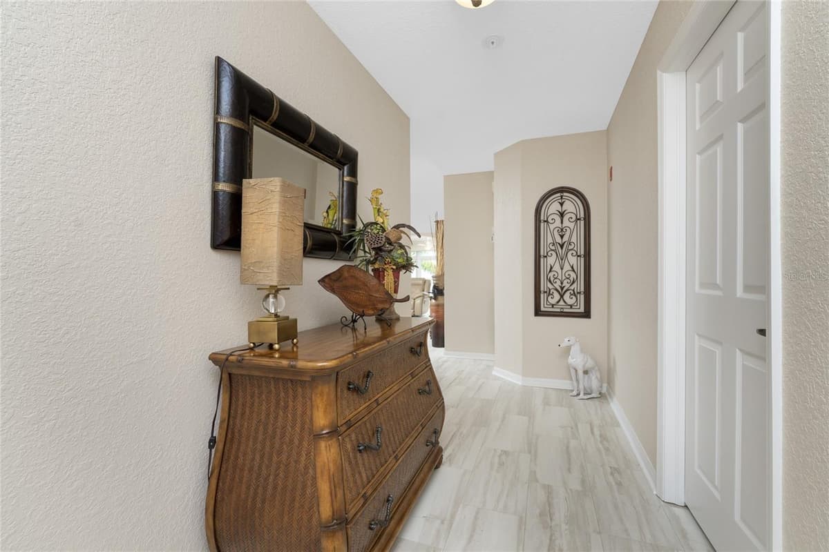 1250 MARION AVENUE — photo 11 of 64