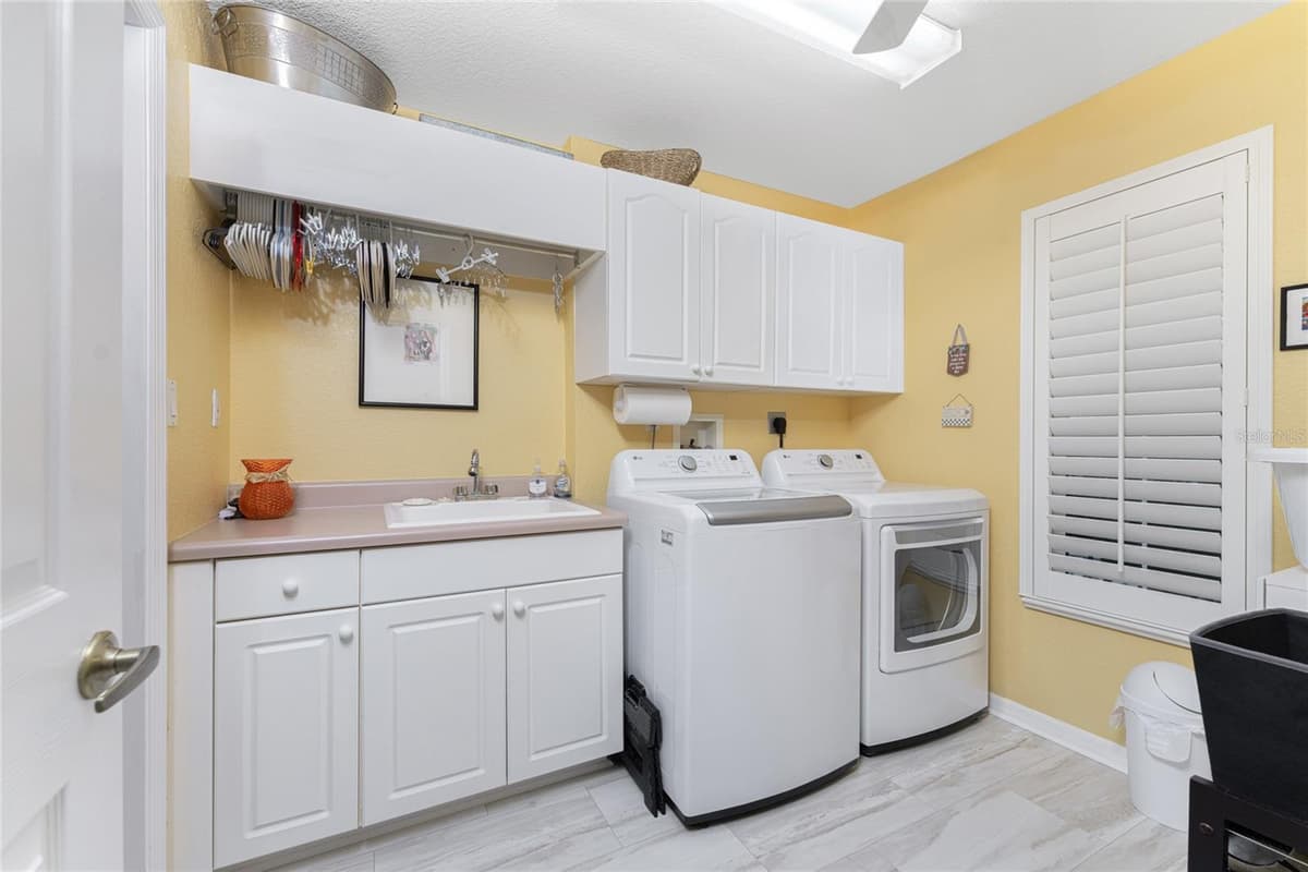 1250 MARION AVENUE — photo 39 of 64