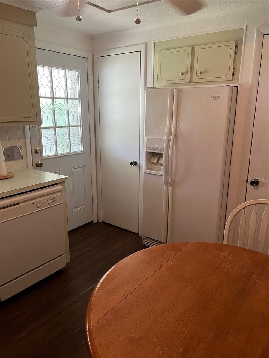 727 FOREST LAKE — photo 12 of 28