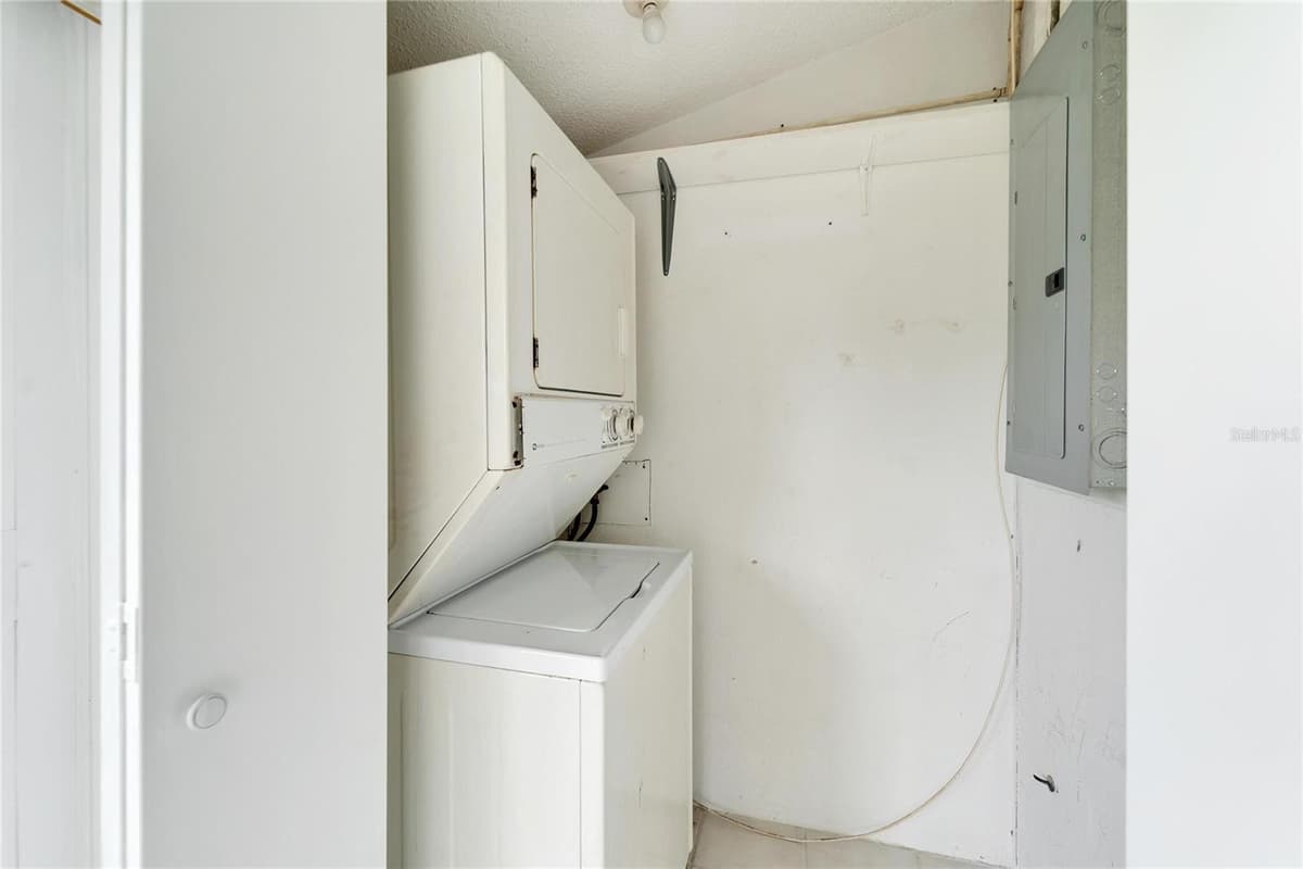 401 DORCHESTER PLACE — photo 16 of 54