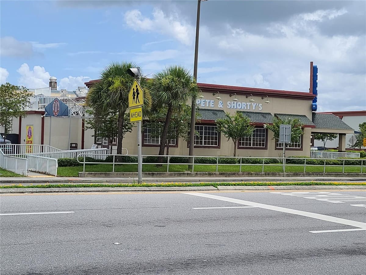 4980 PARK BOULEVARD — photo 15 of 24