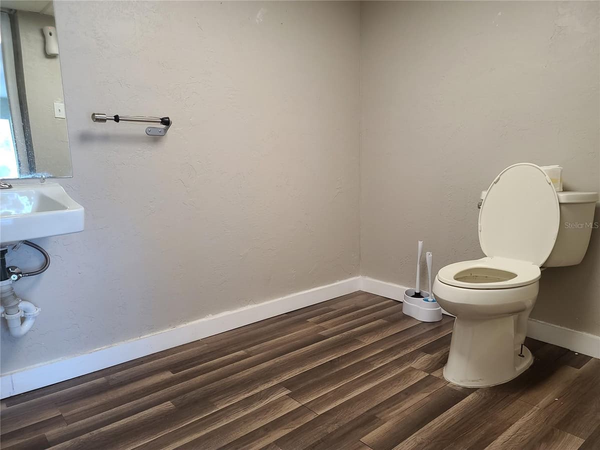 4980 PARK BOULEVARD — photo 5 of 24