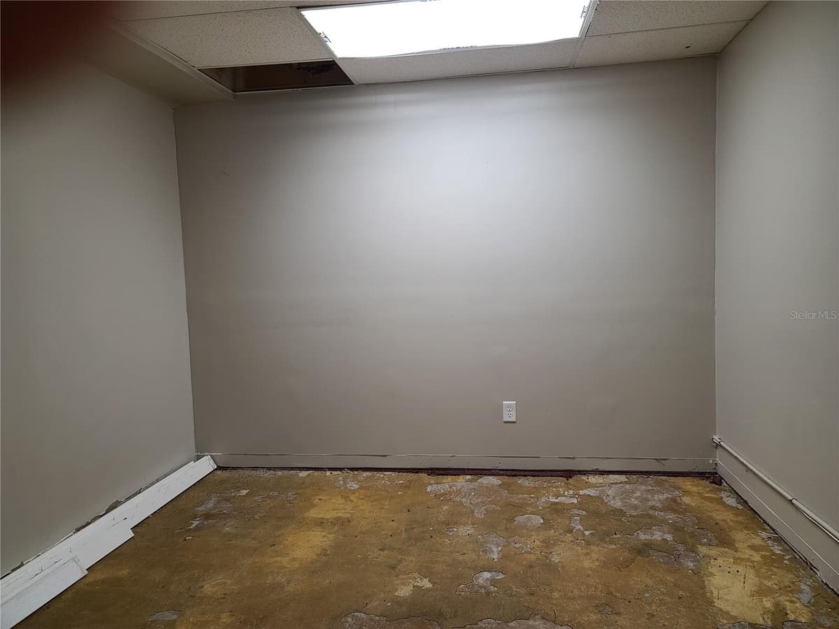 4980 PARK BOULEVARD — photo 10 of 24