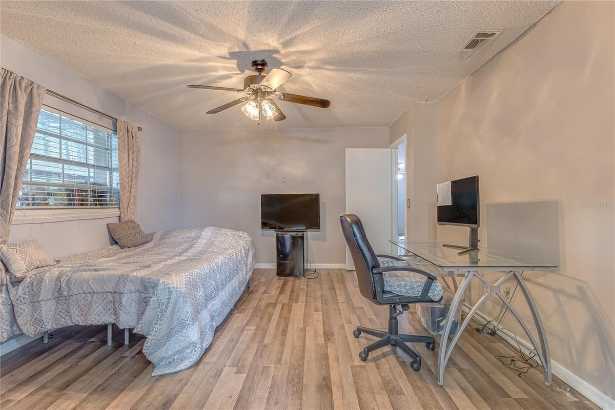 1522 GAINESVILLE DRIVE — photo 10 of 24