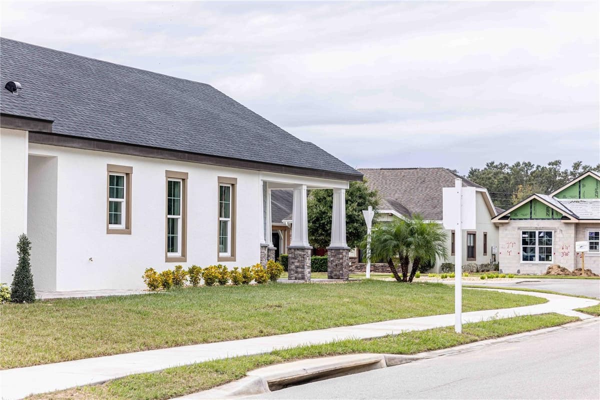 10611 GRAND OAKS BOULEVARD — photo 3 of 80