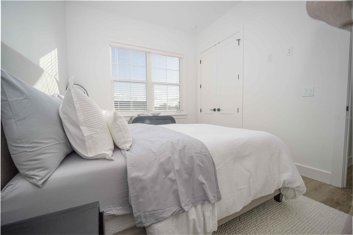 10611 GRAND OAKS BOULEVARD — photo 18 of 80
