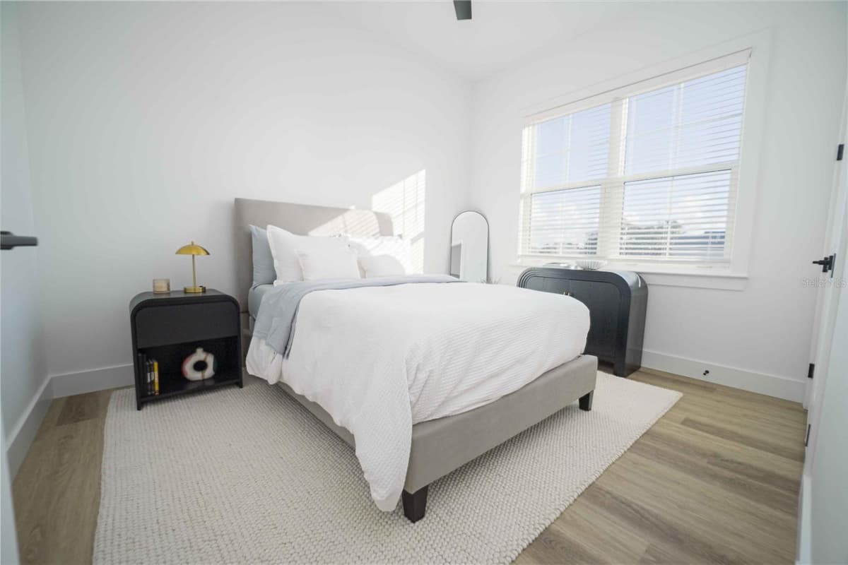 10611 GRAND OAKS BOULEVARD — photo 13 of 80