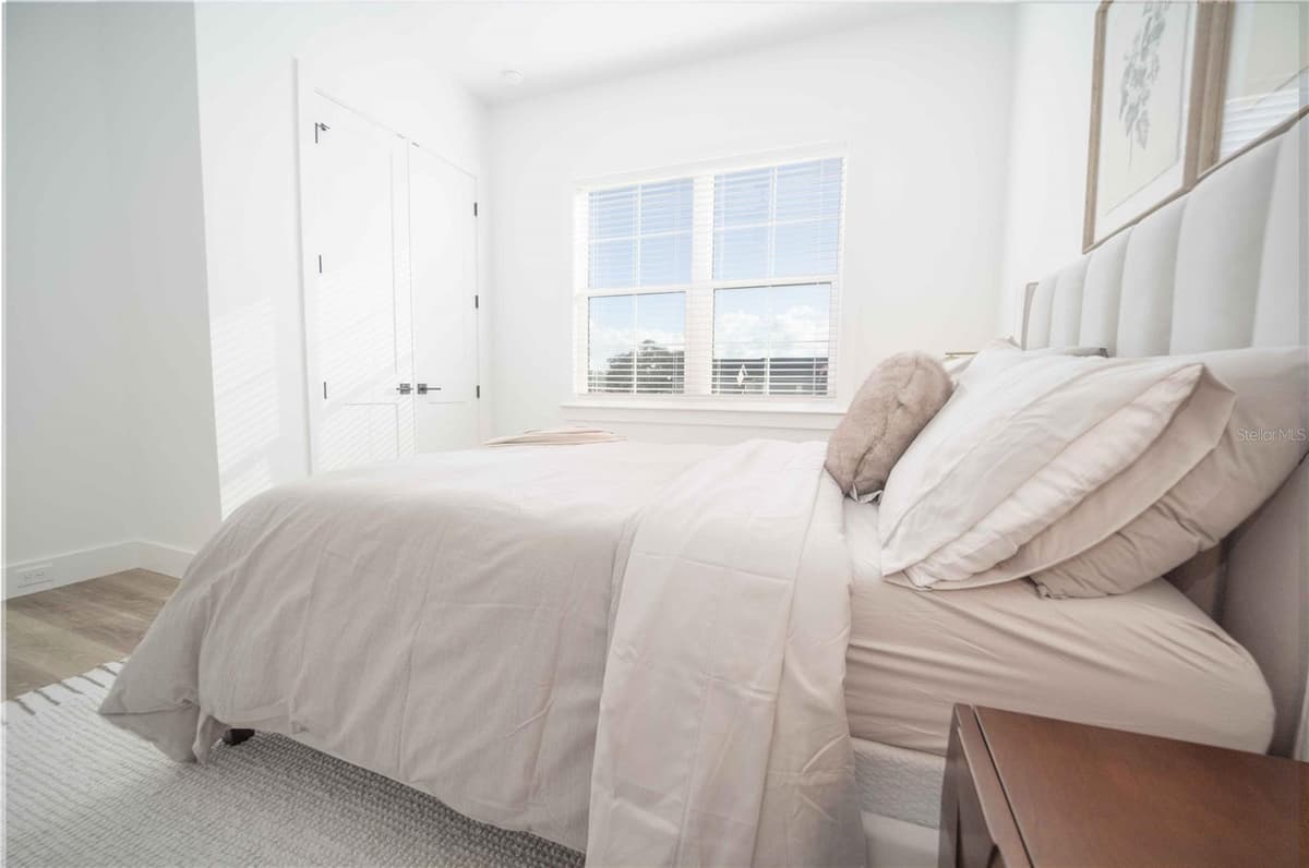 10611 GRAND OAKS BOULEVARD — photo 17 of 80