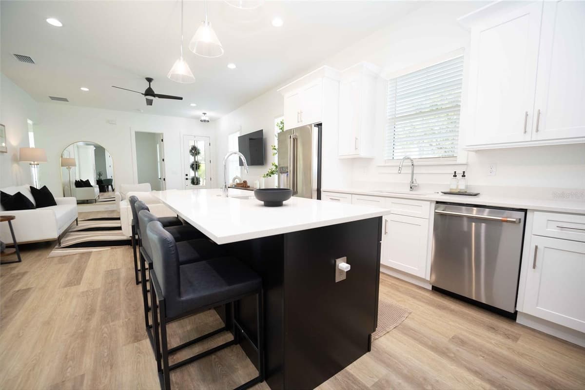 10611 GRAND OAKS BOULEVARD — photo 19 of 80