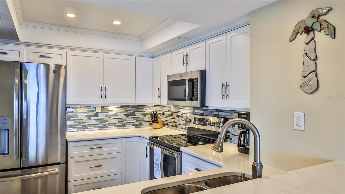 5207 ATLANTIC AVENUE — photo 5 of 57