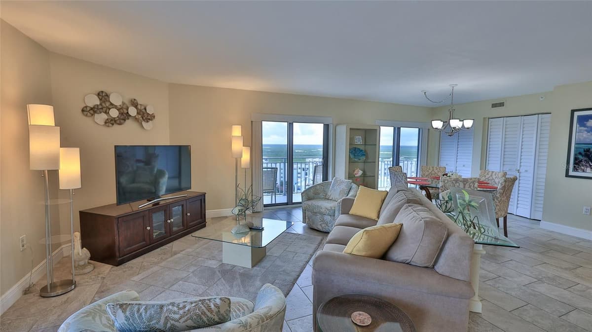 5207 ATLANTIC AVENUE — photo 8 of 57