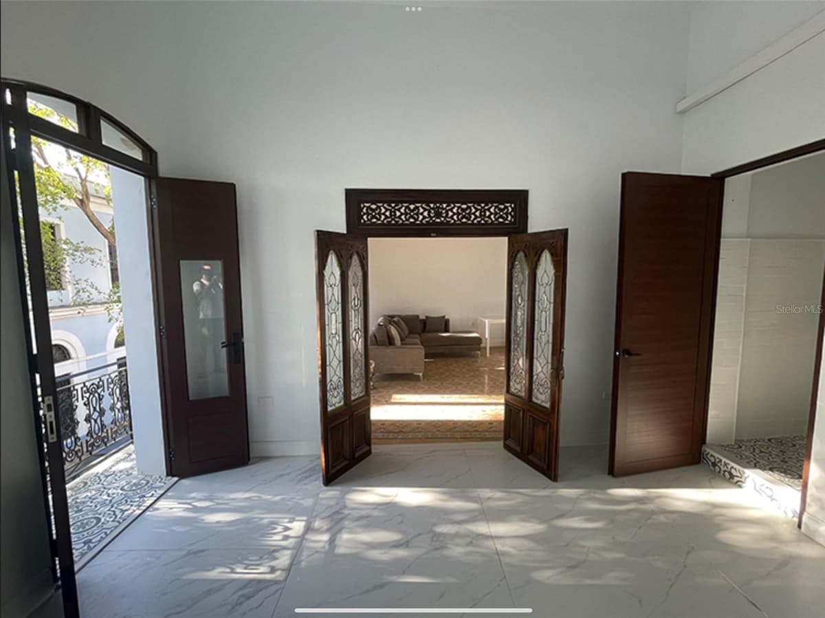 9 DEL MERCADO — photo 3 of 7