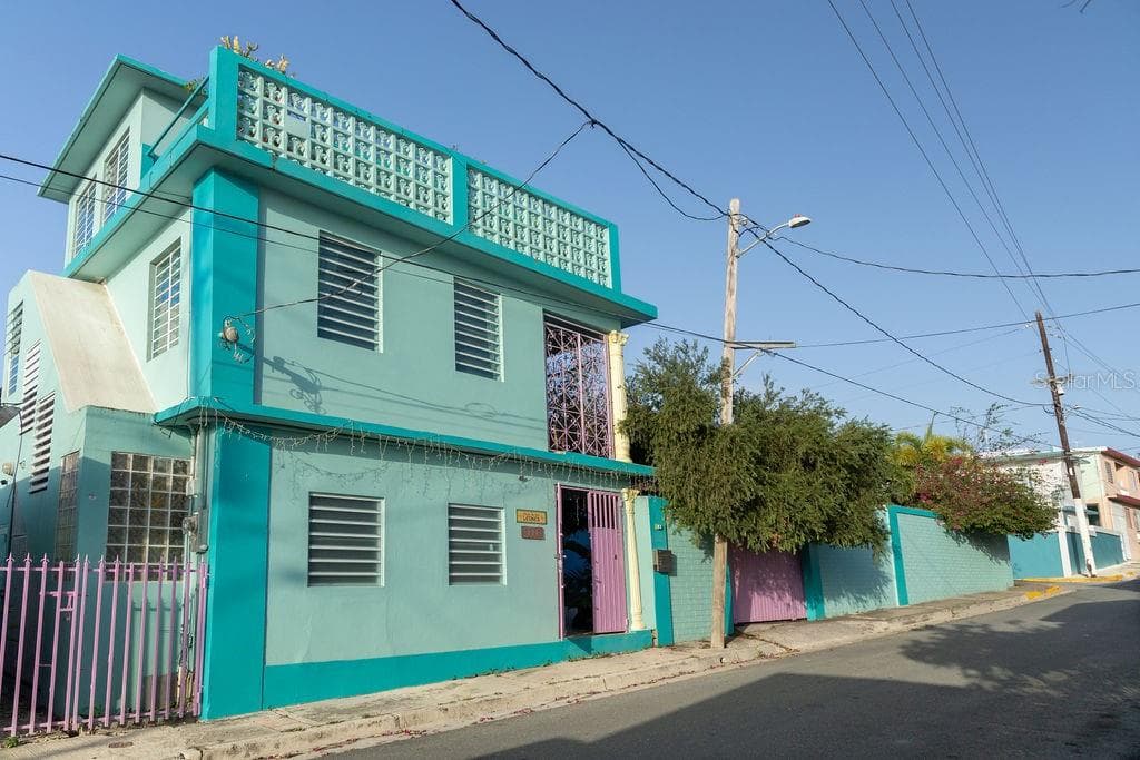 220 CALLE PRUDENCIO QUIÑONES — photo 2 of 37