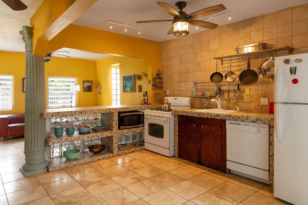 220 CALLE PRUDENCIO QUIÑONES — photo 15 of 37