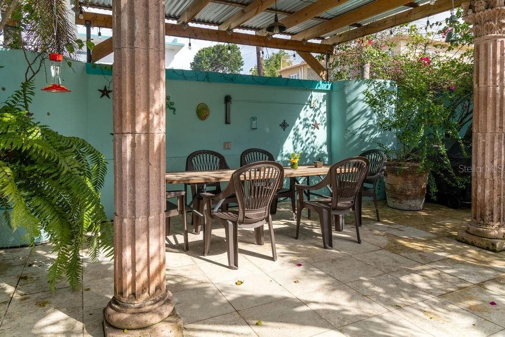 220 CALLE PRUDENCIO QUIÑONES — photo 9 of 37