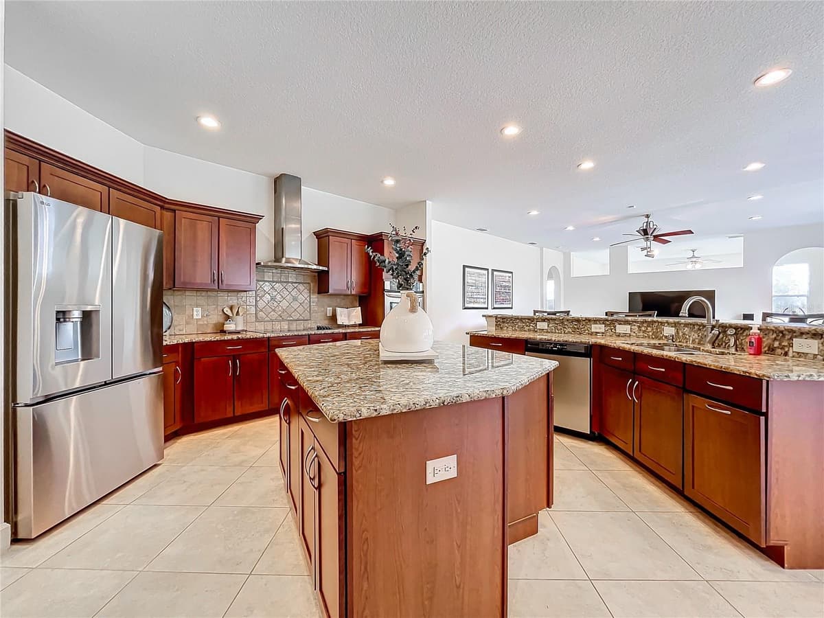 275 CR 552 — photo 10 of 69